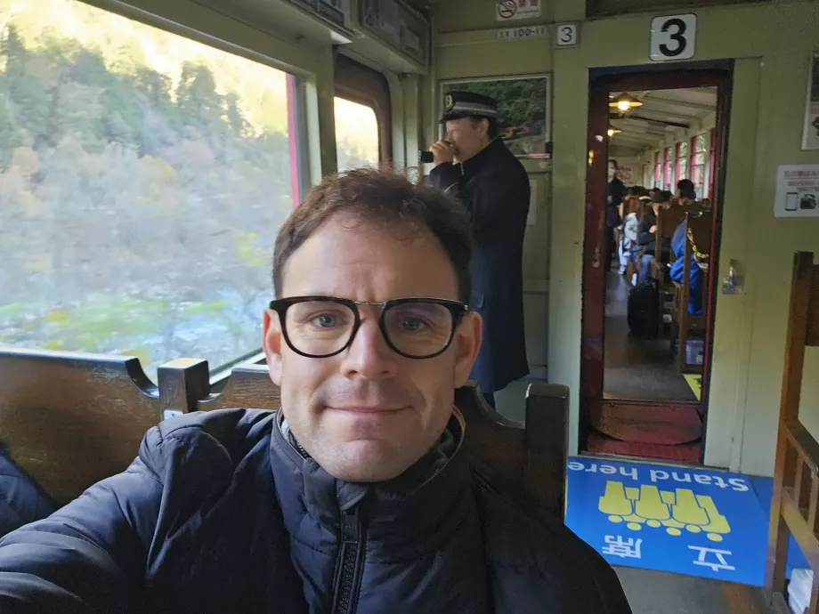 Yo en el romántico tren Sagano