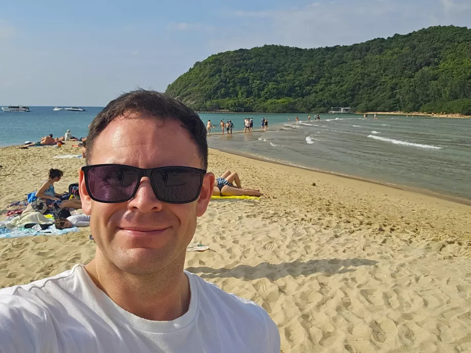 Yo en la playa de Ko Ma