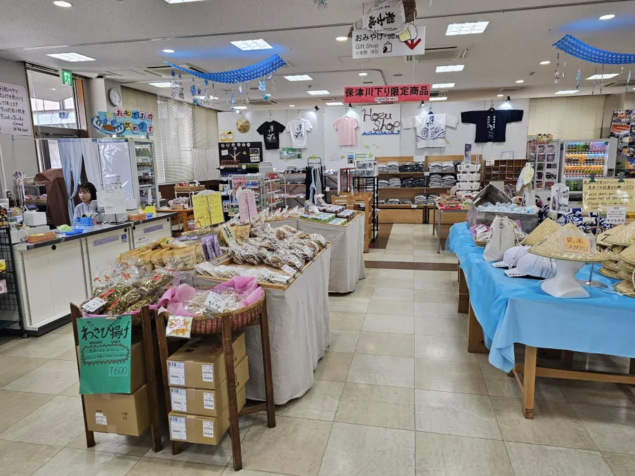Tienda de recuerdos en el puerto deportivo