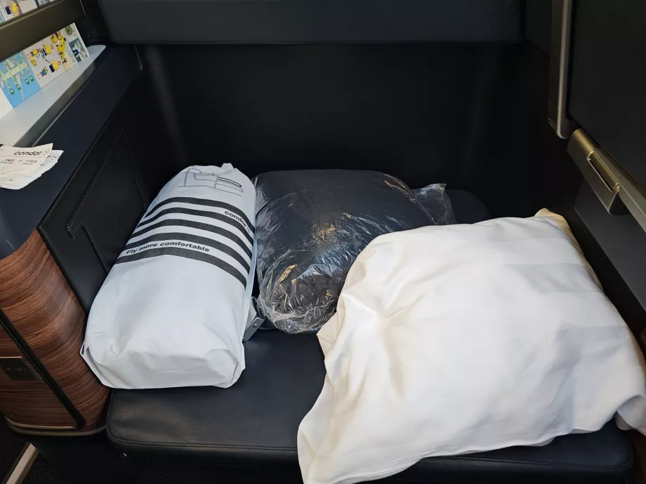 Manta, almohada, colchón