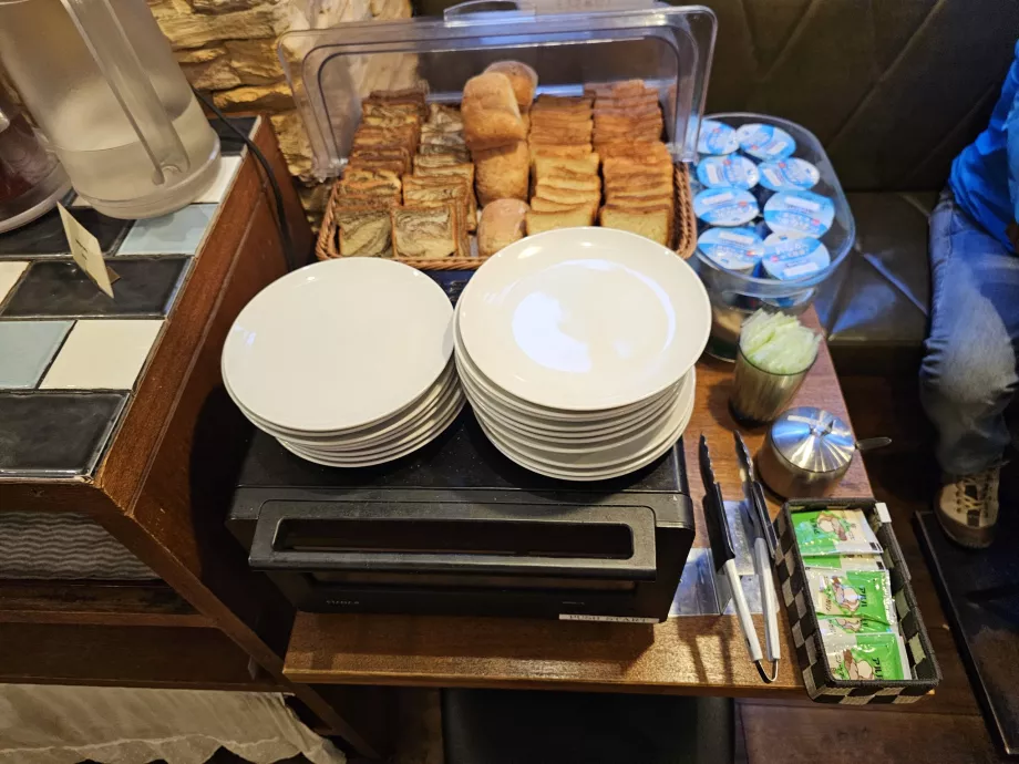 Desayuno - bollería y yogur