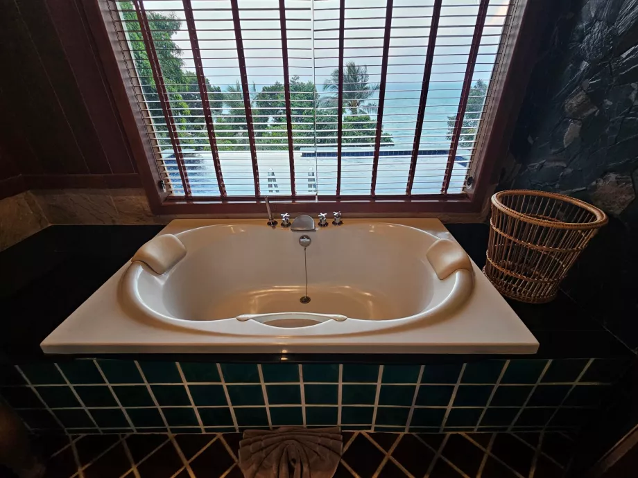 Bañera en el cuarto de baño