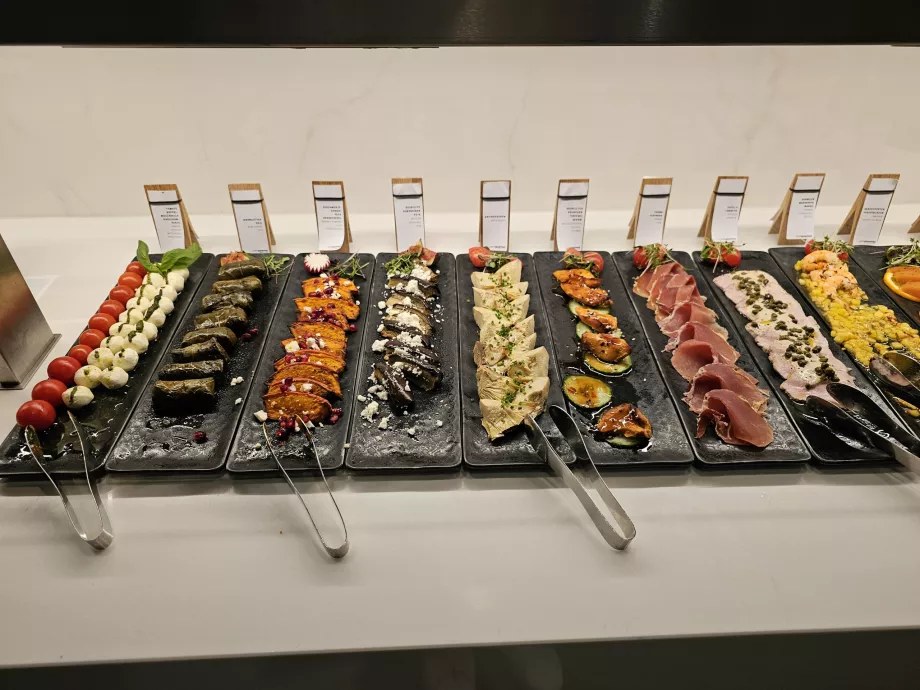 First Class Lounge (Terminal principal) - cocina fría