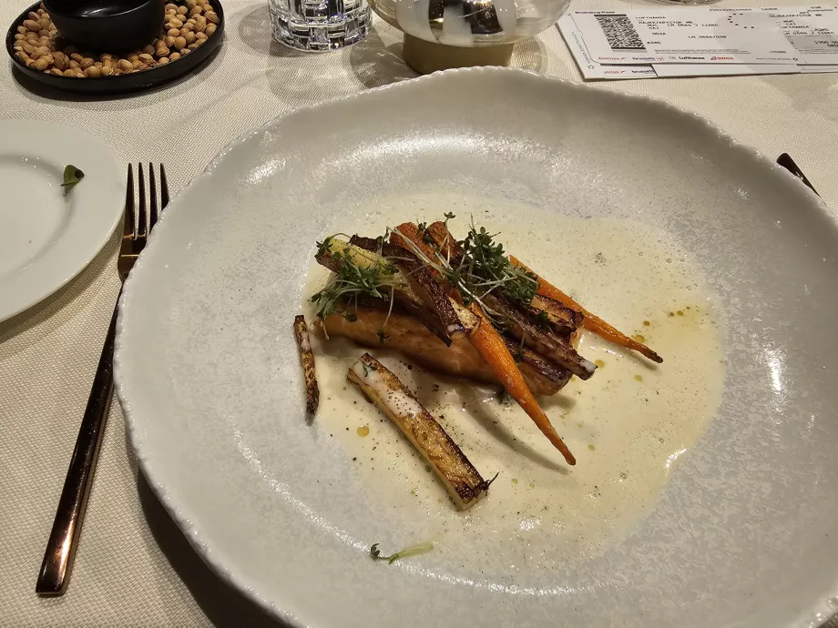 First Class Lounge (Terminal principal) - comida principal a la carta