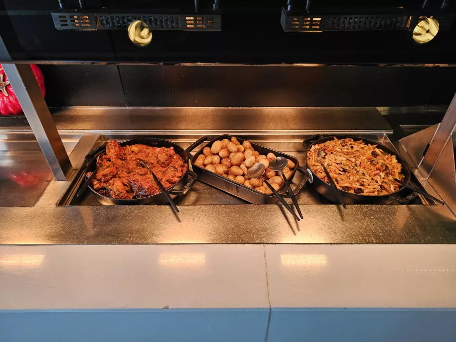Comida caliente durante los almuerzos