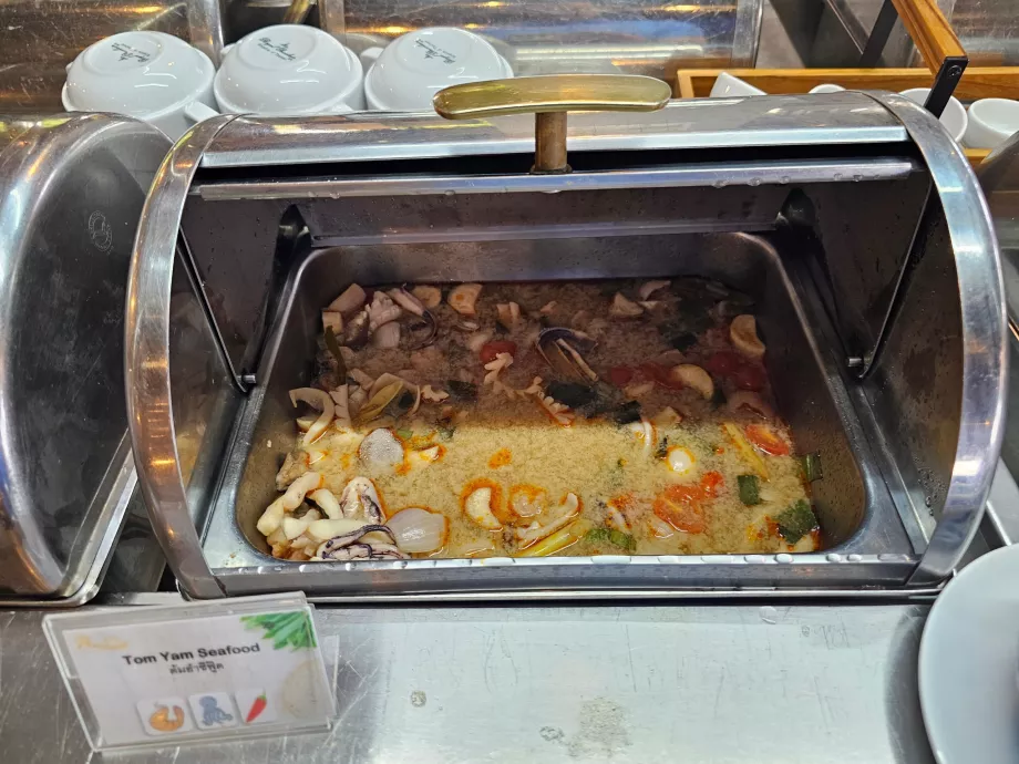 Desayuno: sopa Tom Yam