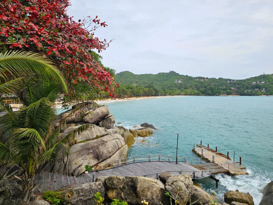 Costa alrededor del hotel