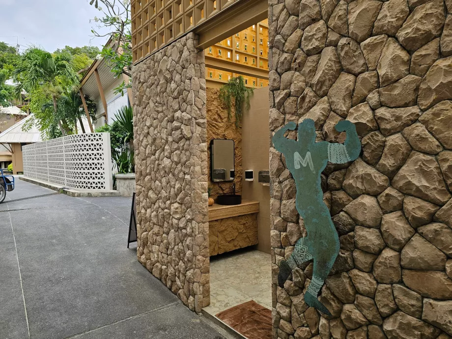 Playa de Rin Nai, aseos gratuitos