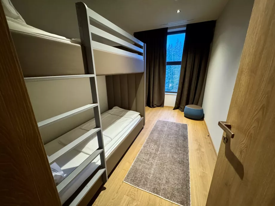 Habitación infantil con litera
