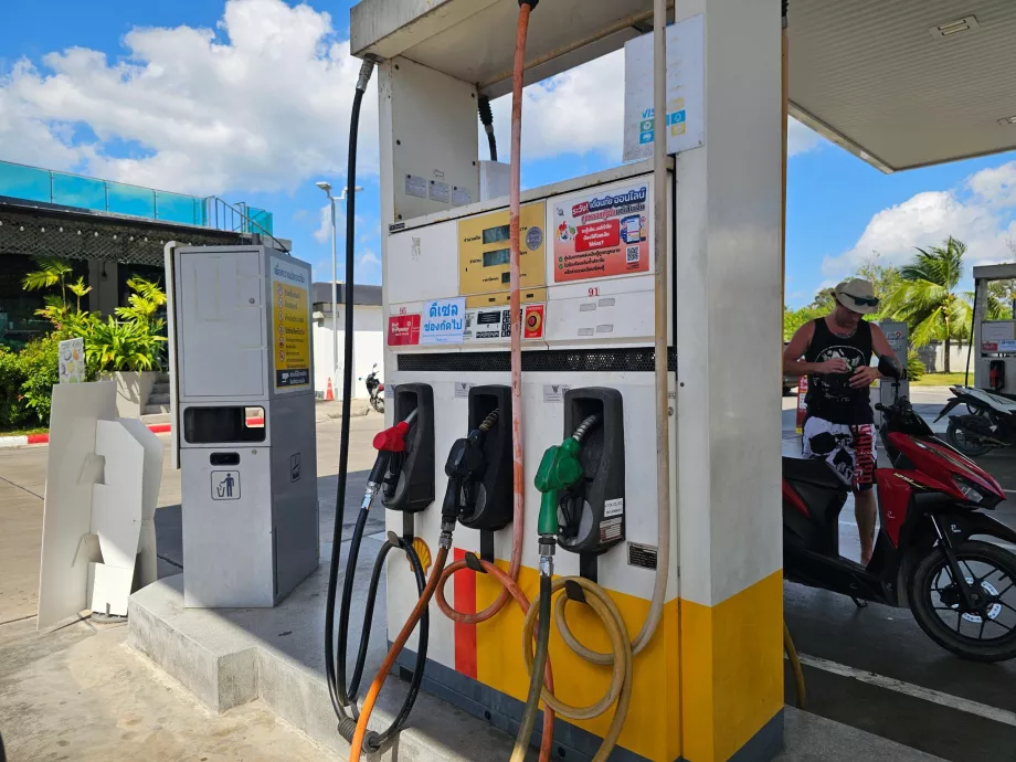 Moderno surtidor de gasolina