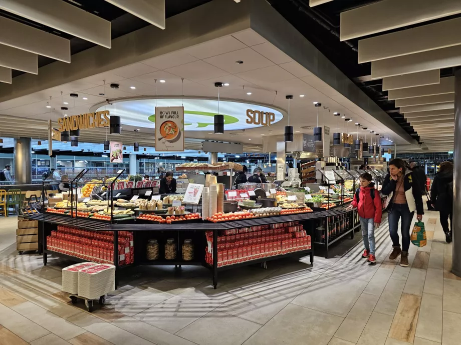 Patio de comidas, zona de tránsito, Schengen
