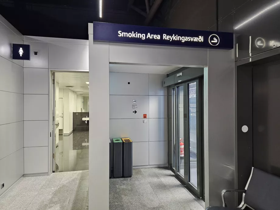 Habitaciones para fumadores tras el control de seguridad