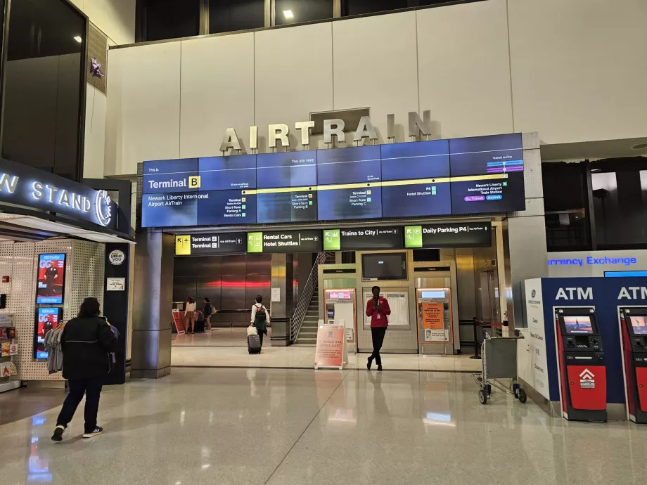 Entrada a la estación de Airtrain