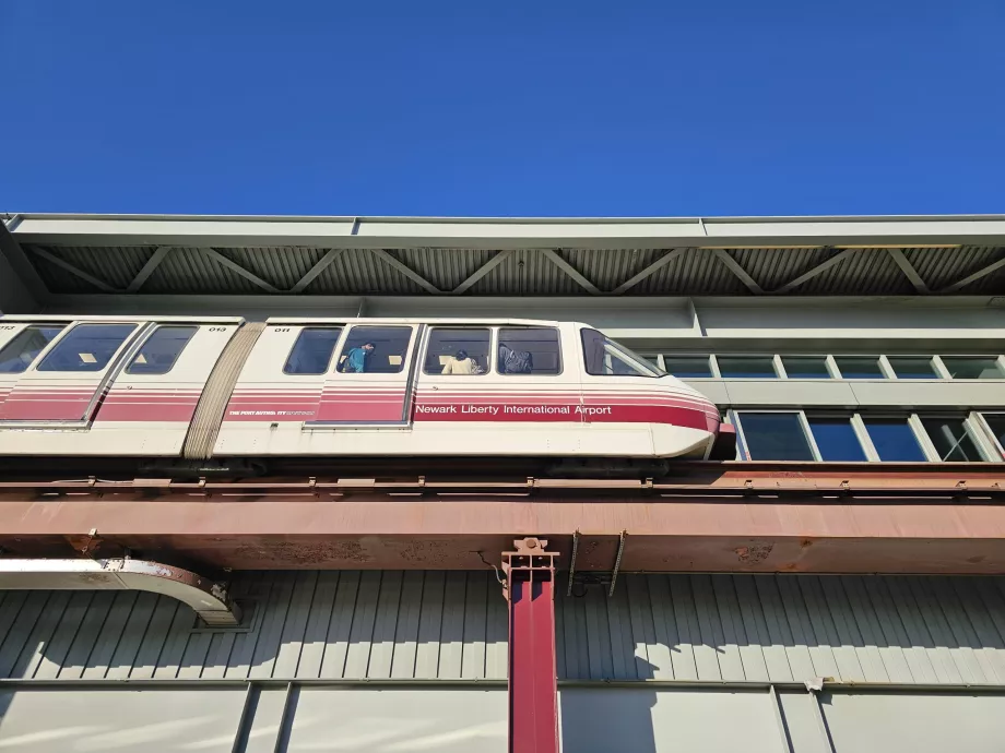 Tren aéreo