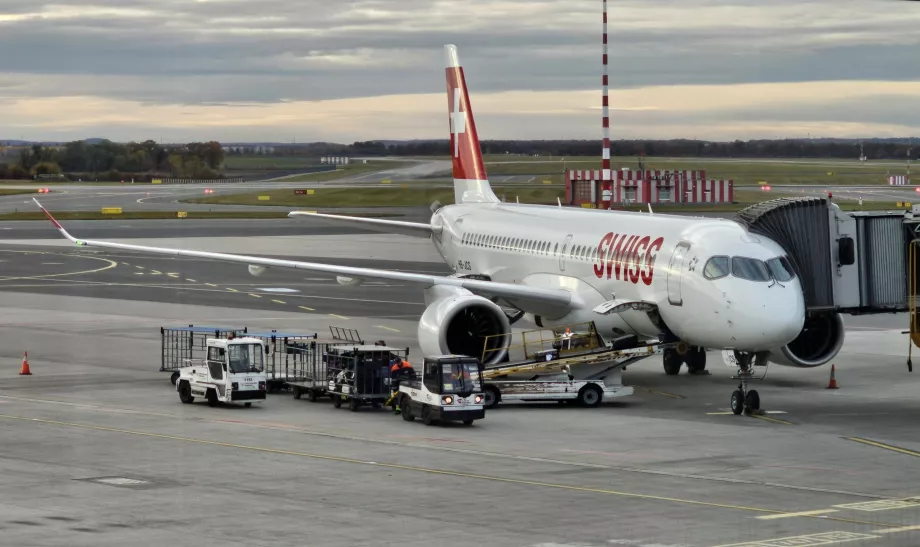 Airbus A220, Suiza