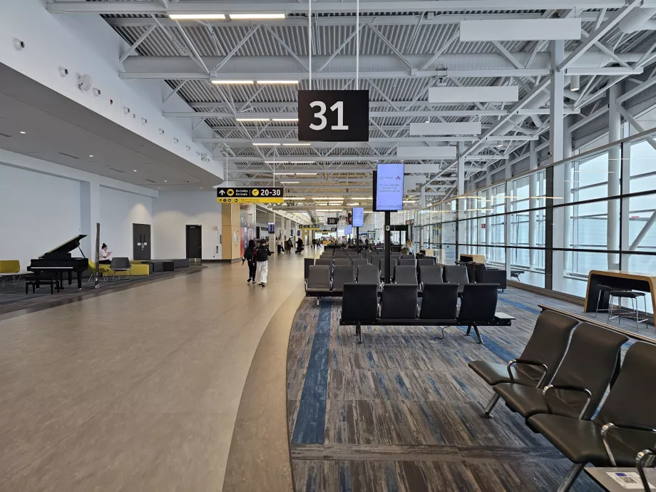 Zona de salidas del aeropuerto de Quebec