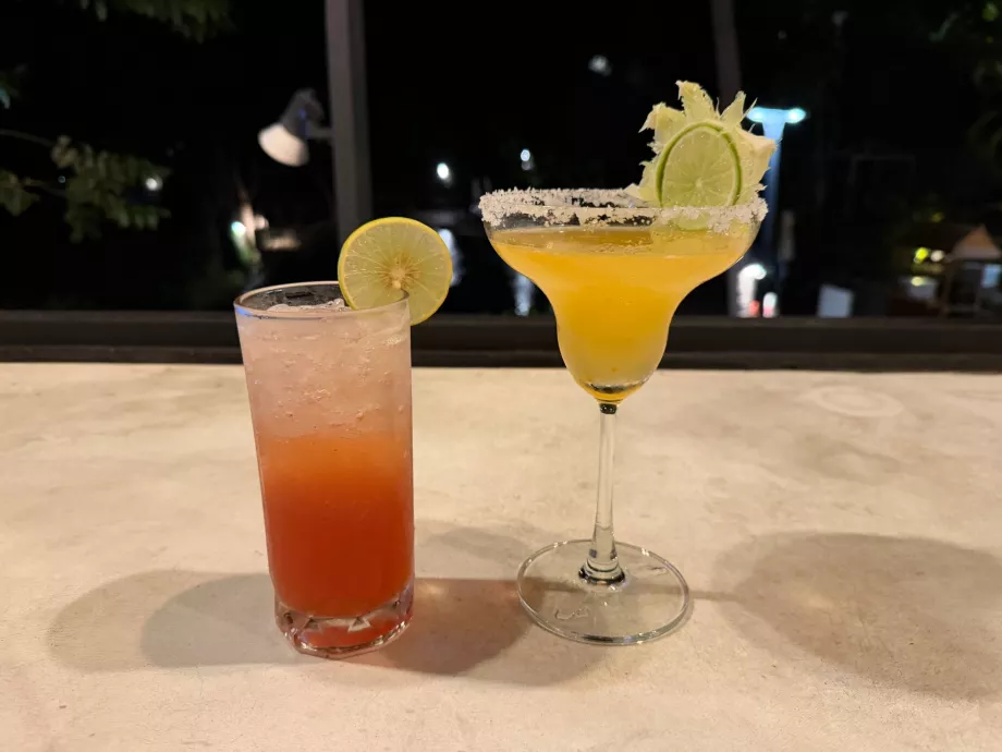 Cóctel durante la cena