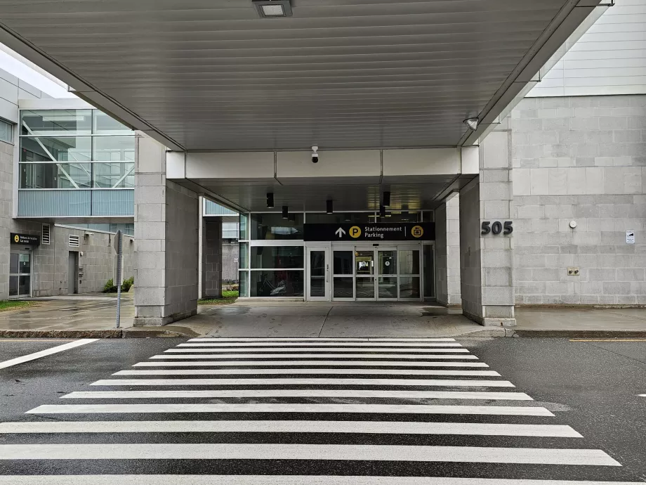 Acceso al aparcamiento y consigna de equipajes