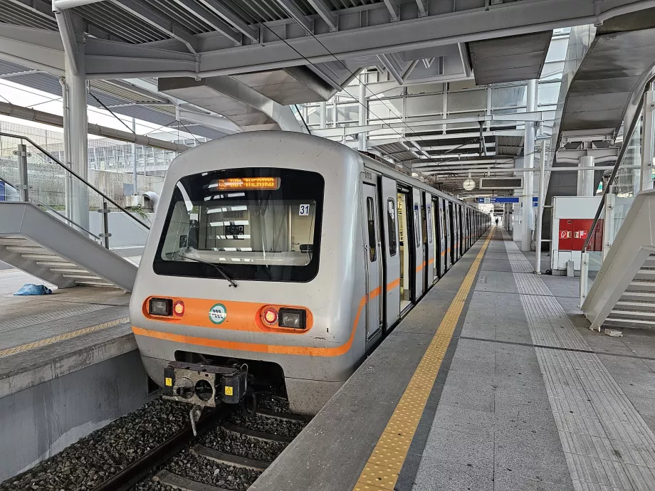 Metro, Aeropuerto de Atenas