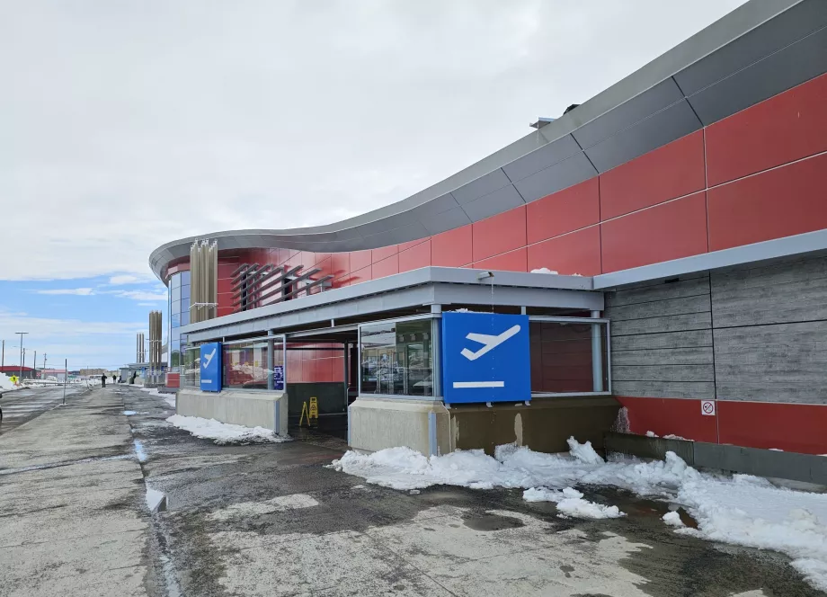 llegada por el aeropuerto Iqaluit