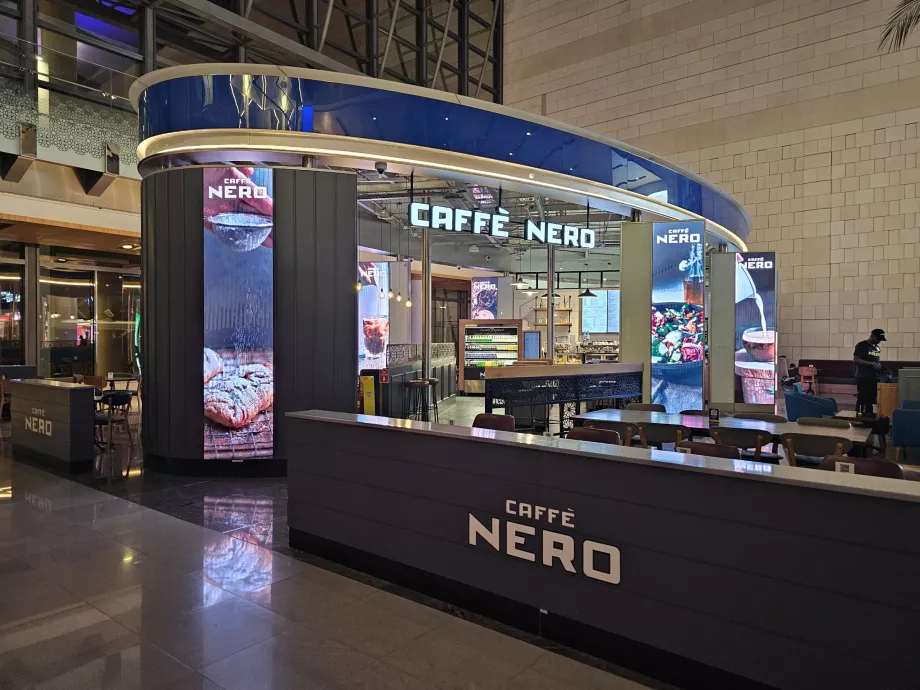 Caffé Nero, llegadas, zona pública