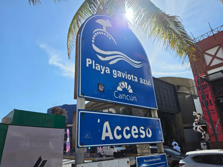 Playa Gaviota Azul, de acceso público