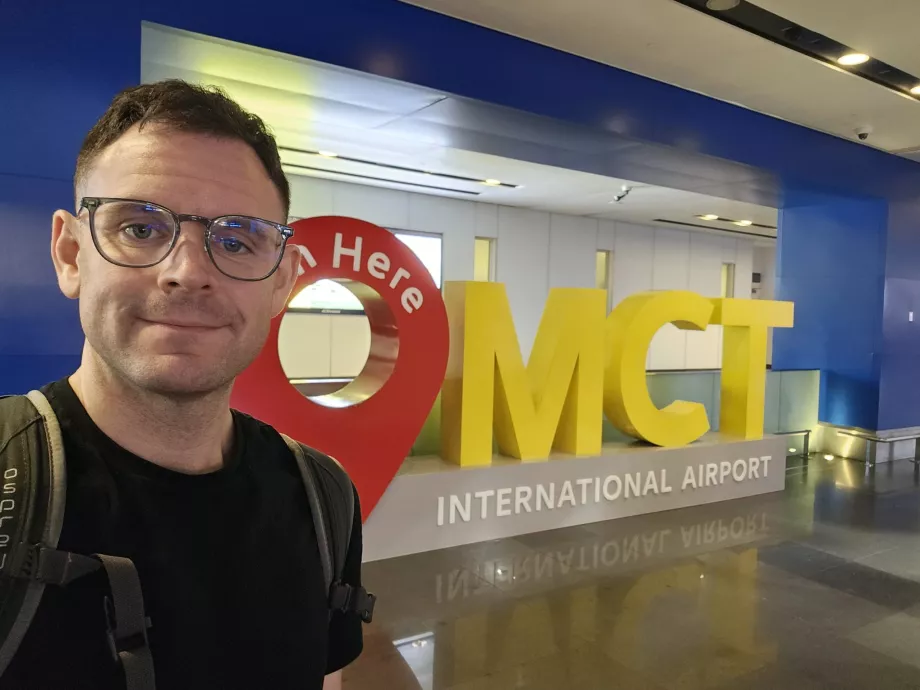 Yo en el aeropuerto de Mascate