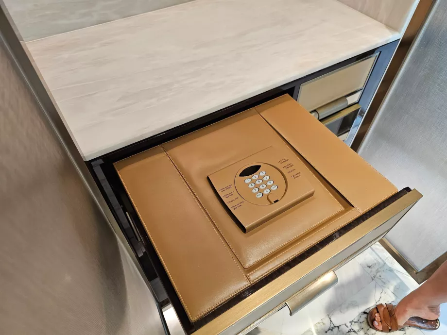Caja fuerte en la habitación