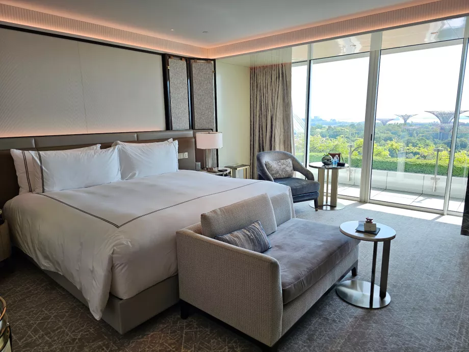 Habitación con balcón y vistas