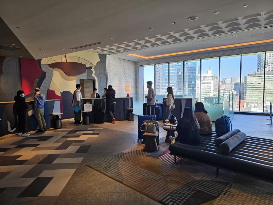 Recepción del hotel en la 12ª planta