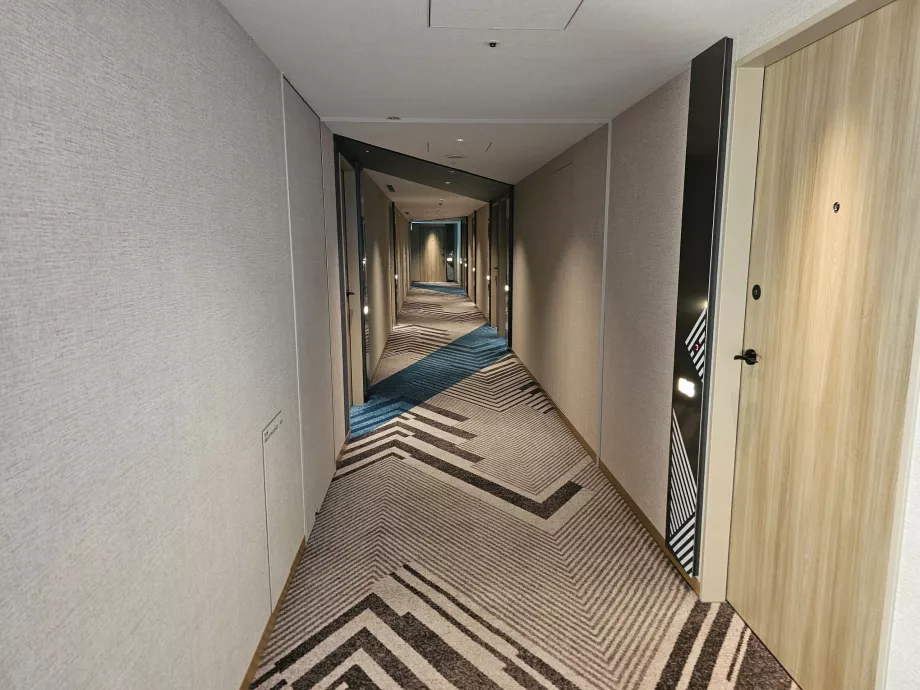 Pasillo con habitaciones