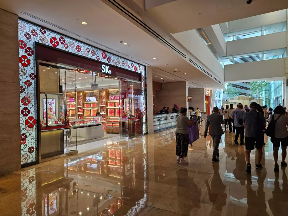 Tiendas en el vestíbulo del hotel