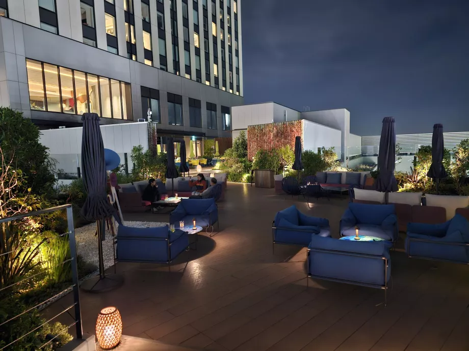 Terraza exterior del restaurante Gallery 11