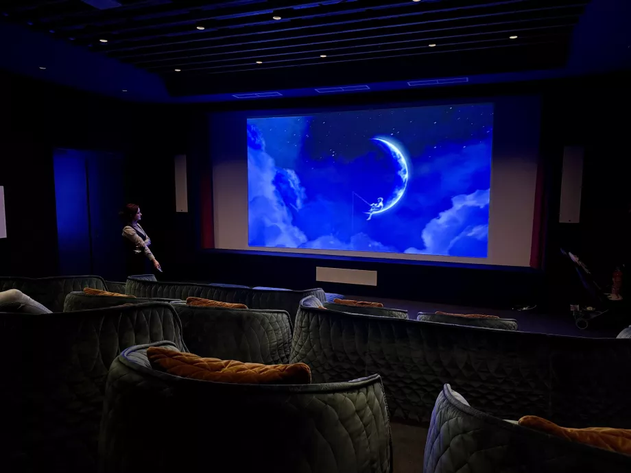 Proyección de películas previa petición