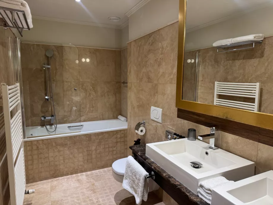 Cuarto de baño de la suite junior