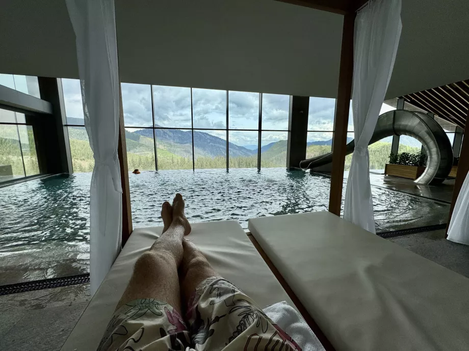Vista de los Bajos Tatras desde la piscina
