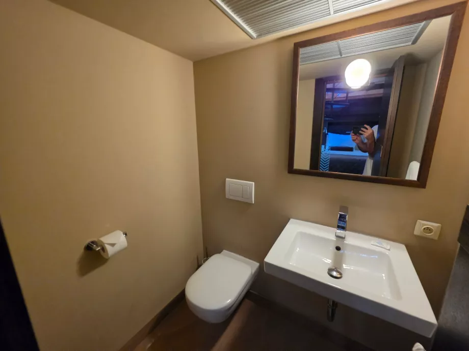 Un aseo en el dormitorio