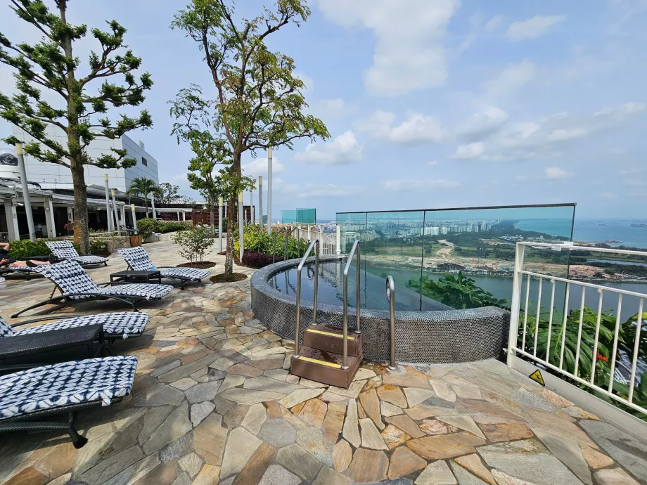 Bañera de hidromasaje en la azotea