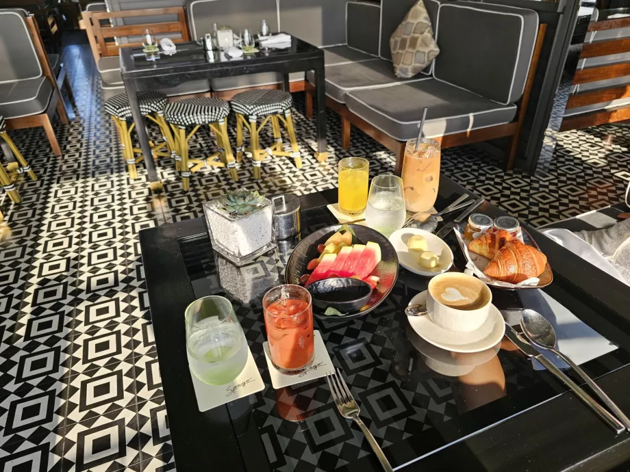Desayuno en Spago Bar