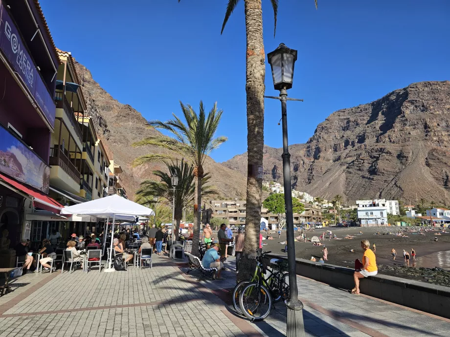 Playa de la Calera, paseo marítimo