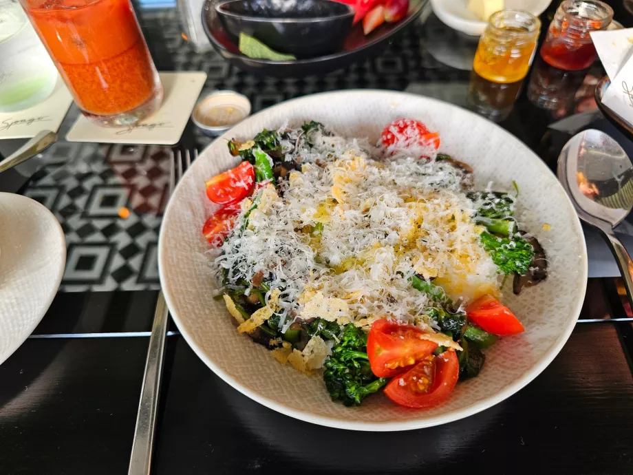 Desayuno en Spago Bar