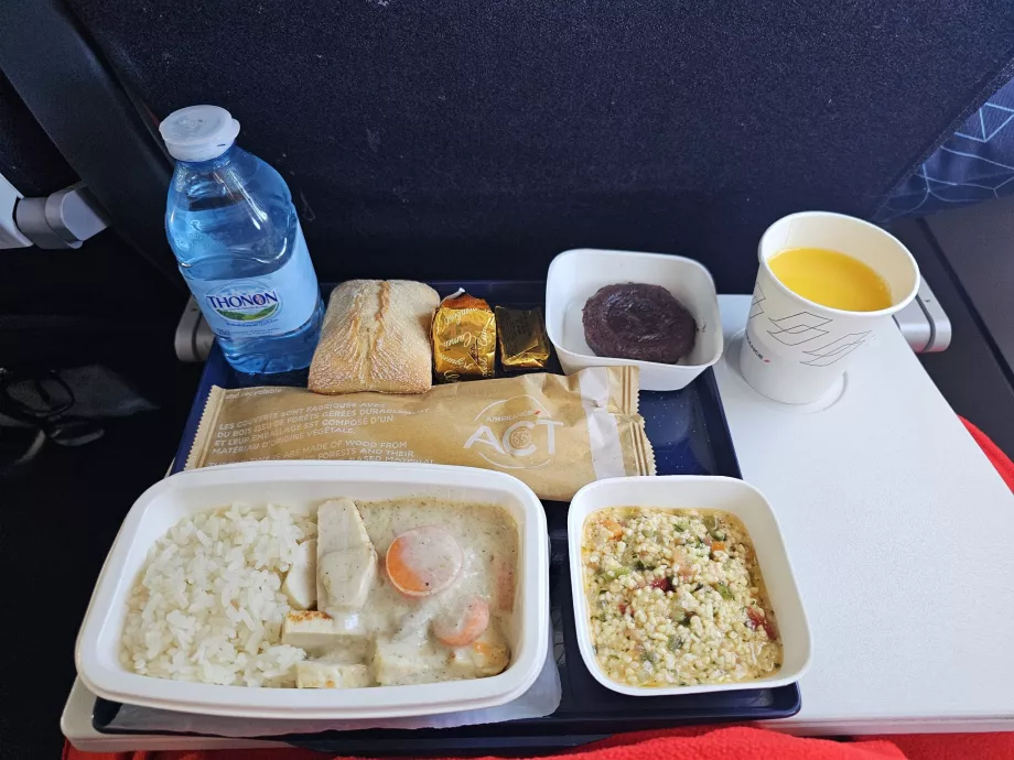 Almuerzo en un vuelo de larga distancia