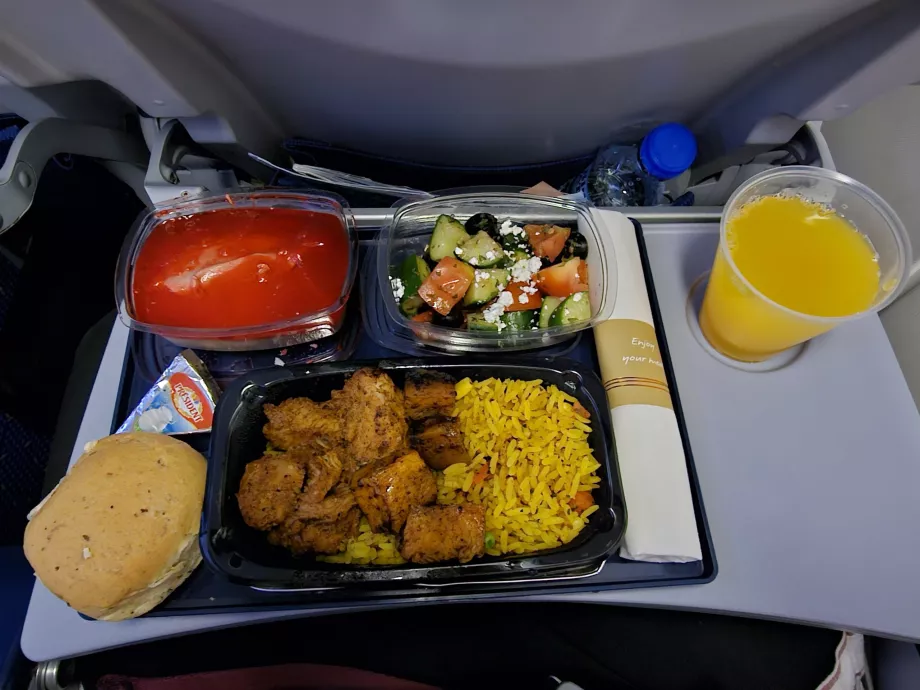 Cena en KLM en un vuelo de larga distancia