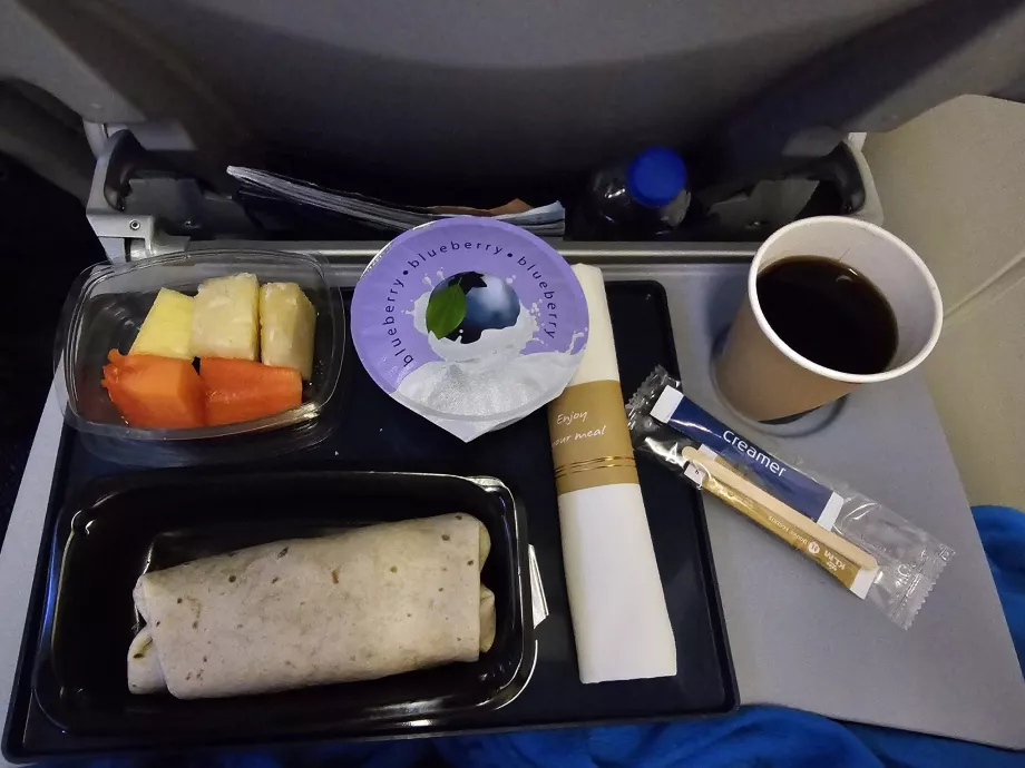Desayuno en un vuelo de larga distancia con KLM