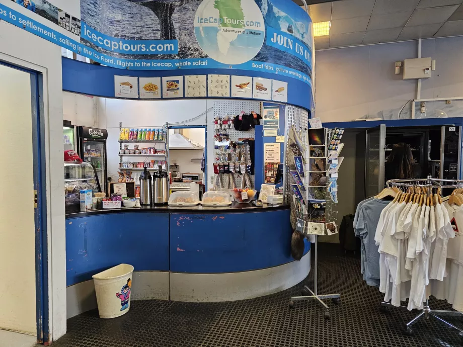 Tienda en el hall del aeropuerto