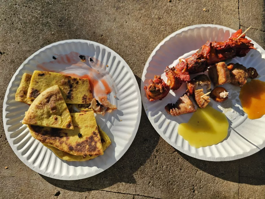 Mi cena en el parque Forodhani