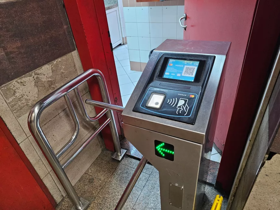 Aseo público en la estación de metro