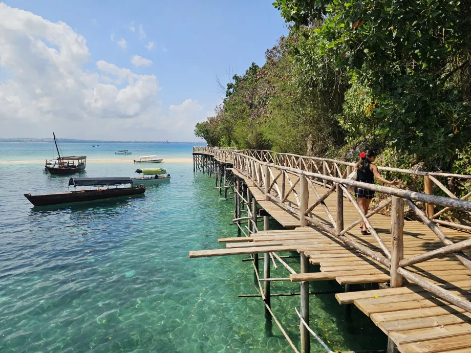 Isla de la Prisión, llegada