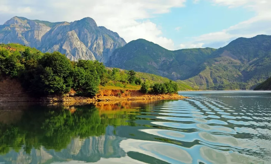 Lago Komani