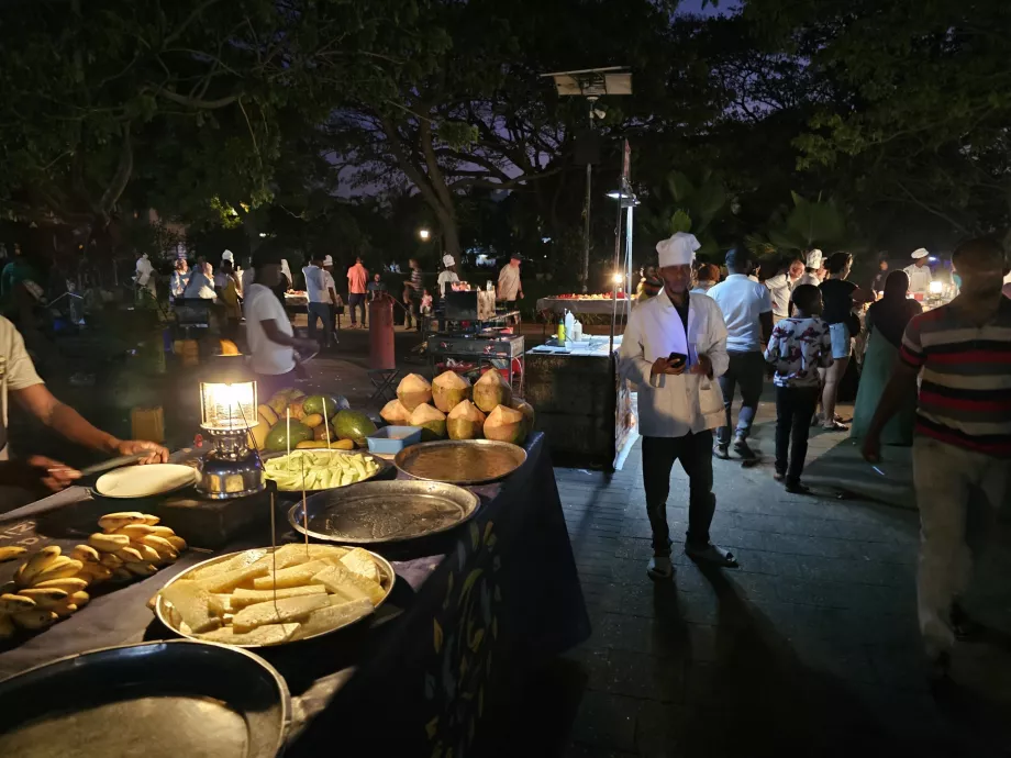 Mercado nocturno de Forodhani